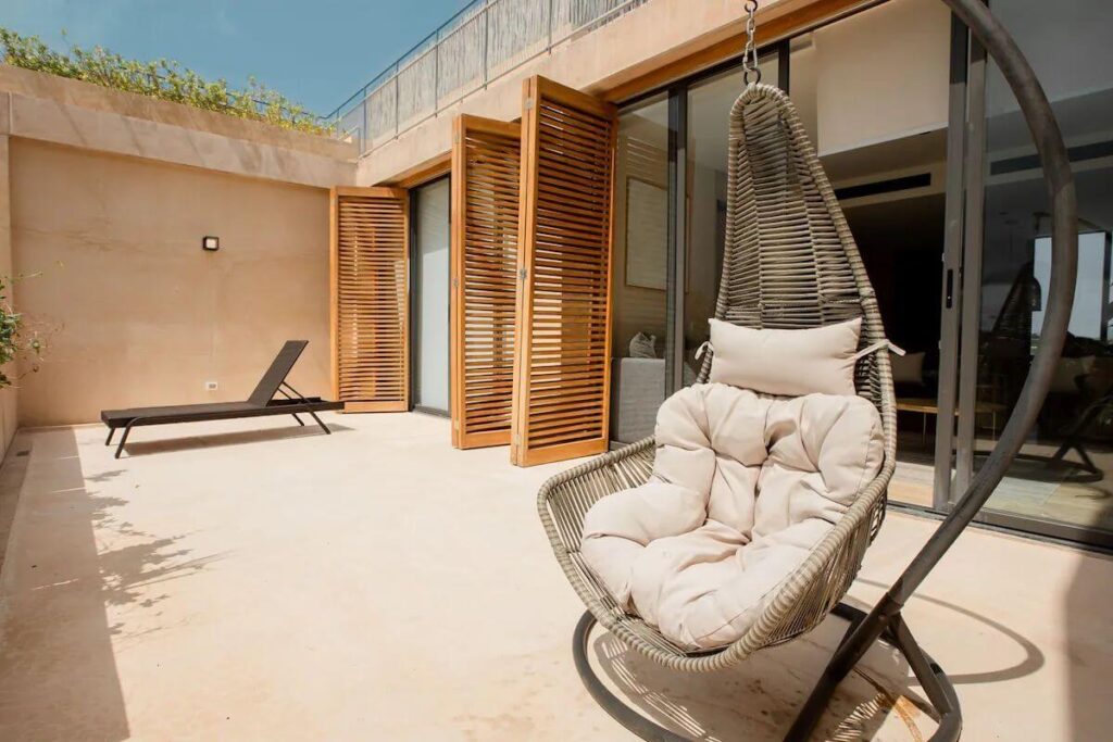 Balcony 8